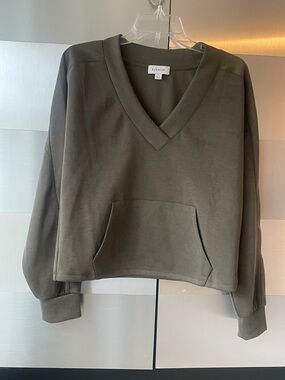 Evereve Olive V-Neck poly, rayon, spandex with toggle hem. Size S